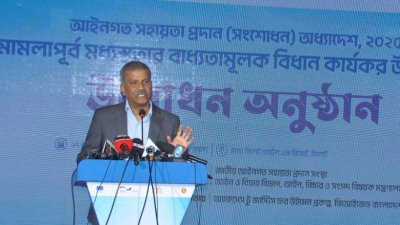 উদ্বোধনী অনুষ্ঠানে বক্তব্য দিচ্ছেন উপদেষ্টা ড. আসিফ নজরুল