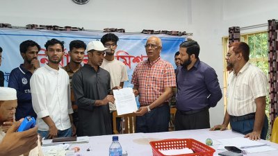 প্রধান নির্বাচন কমিশনার অধ্যাপক ড. মনির উদ্দিনের কাছে চবি ছাত্রদলের লিখিত আবেদন জমা