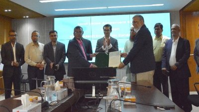 বেজা কার্যালয়ে চুক্তি সই অনুষ্ঠানে উভয় পক্ষের প্রতিনিধিরা
