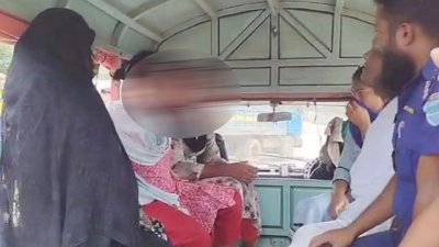 নারায়ণগঞ্জের রূপগঞ্জে প্রবাসীদের মারধর ও চাঁদাবাজির অভিযোগে ১২ হিজড়াকে গ্রেফতার করেছে পুলিশ