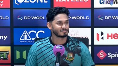 সংবাদ সম্মেলনে কথা বলেন তানজিদ তামিম।