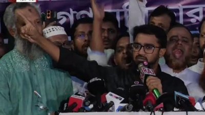 সমাবেশে বক্তব্য রাখছেন রাশেদ খাঁন