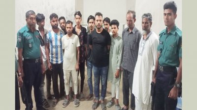 পুলিশের হাতে গ্রেফতারকৃতরা