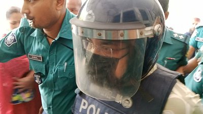 পুলিশের হেফাজতে আসামি