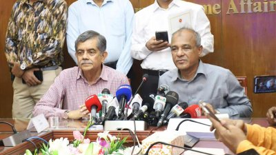 সচিবালয়ে আইনশৃঙ্খলার সার্বিক পরিস্থিতি নিয়ে আয়িজিত সভায় মো. জাহাঙ্গীর আলম চৌধুরী/বাংলা ট্রিবিউন