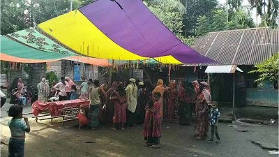 মৃতদের বাড়িতে স্বজনরা