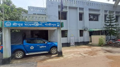 অভিযানে গিয়ে হামলায় পাঁচ পুলিশ সদস্য আহত