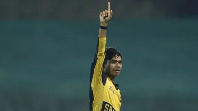 দুনিথ ভেল্লালাগে।
