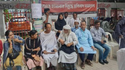 মানববন্ধনে দার্শনিক ও লেখক ফরহাদ মজহার/বাংলা ট্রিবিউন