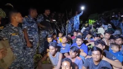 চার ঘণ্টার অভিযানে তাদের উদ্ধার করা হয়