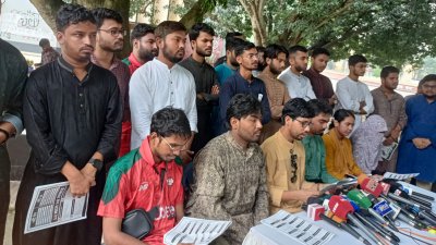 ইশতেহার ঘোষণা করেন প্যানেলটির সহসভাপতি (ভিপি) পদপ্রার্থী মোস্তাকুর রহমান জাহিদ