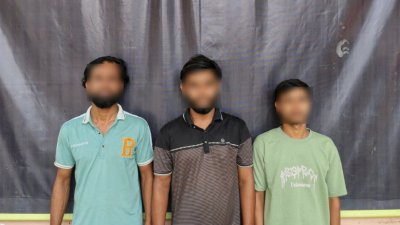 গ্রেফতার তিন আসামি
