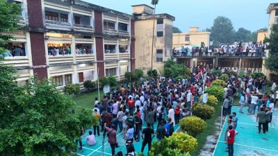 পোষ্য কোটা বাতিলের জন্য রাজশাহী বিশ্ববিদ্যালয়ে (রাবি) শিক্ষার্থীদের বিক্ষোভ