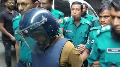 মুশফিক উদ্দীন টগরের ২ দিনের জিজ্ঞাসাবাদের অনুমতি দিয়েছেন আদালত/বাংলা ট্রিবিউন