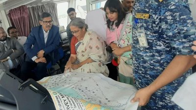 জাহাজের জরিপ ও গবেষণা কার্যক্রম সরেজমিন পরিদর্শন করেছেন মৎস্য ও প্রাণিসম্পদ উপদেষ্টা ফরিদা আখতার/বাংলা ট্রিবিউন