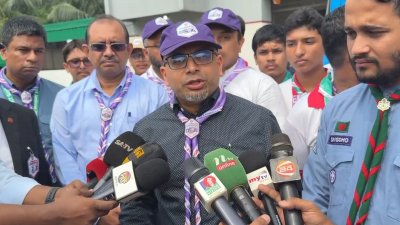 শনিবার কালিয়াকৈর উপজেলার মৌচাকে অনুষ্ঠিত তৃতীয় জাতীয় আইসিটি জাম্বুরি প্রশিক্ষণ অনুষ্ঠান পরিদর্শন এসে সাংবাদিকদের সঙ্গে কথা বলেন ফয়েজ আহমদ তৈয়্যব