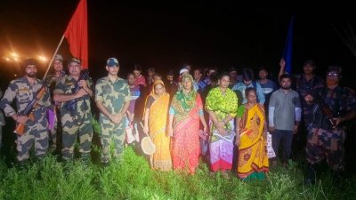 ফেরত আসা বাংলাদেশি নাগরিকরা