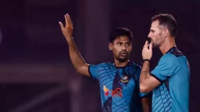 মোস্তাফিজের সঙ্গে অনুশীলনে শন টেইট।