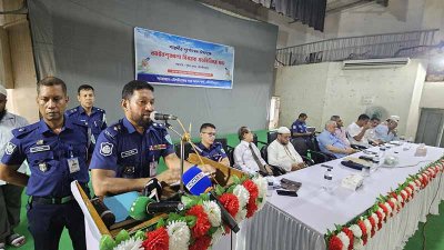 মতবিনিময় সভায় বক্তব্য দেন পুলিশ সুপার এম কে এইচ জাহাঙ্গীর