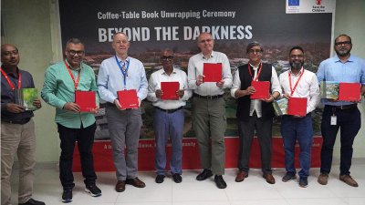 ‘বিয়ন্ড দ্য ডার্কনেস’  বইয়ের মোড়ক উন্মোচন