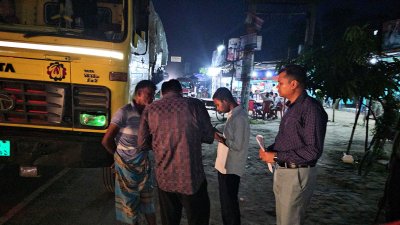 চারটি বাস-ট্রাকে হাইড্রোলিক হর্ন জব্দসহ ধ্বংস ও জরিমানা আদায় করা হয়
