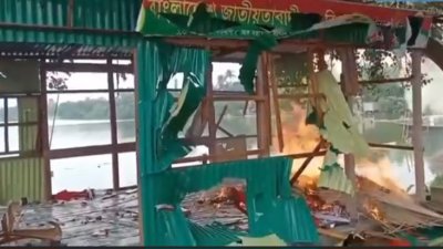ভাঙচুর ও আগুন দেওয়া বিএনপি কার্যালয়
