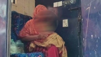 খুলনা জেলা কারাগারে অসুস্থ হয়ে পড়ায় মা শাহজাদী ও তার ১২ দিন বয়সী কন্যাসন্তানকে খুলনা মেডিক্যাল কলেজ হাসপাতালের প্রিজন সেলে ভর্তি করা হয়েছে