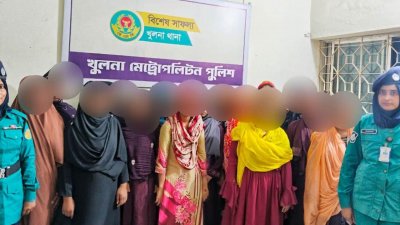 খুলনার তিনটি আবাসিক হোটেলে অভিযান চালিয়ে ১৪ জন নারীসহ ২০ জনকে আটক করেছে সদর থানা পুলিশ