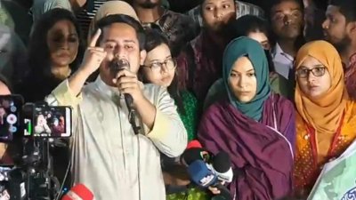 সমাবেশে বক্তব্য রাখছেন সারজিস আলম