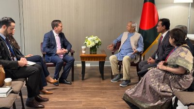 মার্কিন প্রতিনিধিদের সঙ্গে বৈঠকে প্রধান উপদেষ্টা