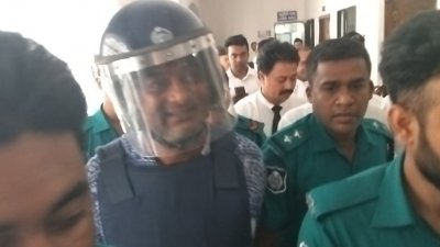আদালত চত্বরে পটুয়াখালী পৌরসভার সাবেক মেয়র মহিউদ্দিন আহমেদ
