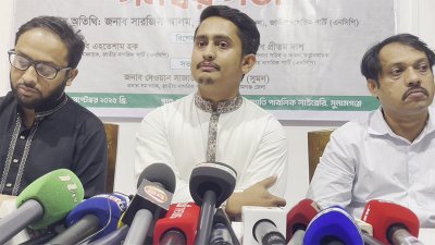 সমন্বয় সভা শেষে সাংবাদিকদের সঙ্গে কথা বলেন সারজিস আলম
