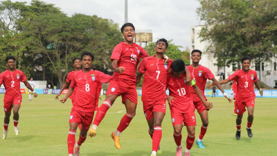 পাকিস্তানকে হারিয়ে অনূর্ধ্ব-১৭ বাংলাদেশ ফুটবল দলের জয়োল্লাস