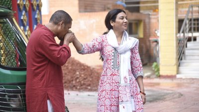 একটি দৃশ্যে সুমন ফারুক ও জয়া আহসান