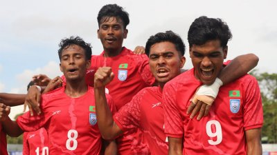 প্রথম সেমিফাইনালে পাকিস্তানকে ২-০ ব্যবধানে হারায় বাংলাদেশ