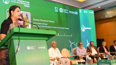 কথা বলছেন পরিবেশ উপদেষ্টা সৈয়দা রিজওয়ানা হাসান