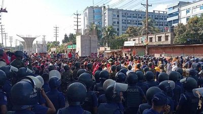 নাসা গ্রুপের শ্রমিকদের বিক্ষোভ