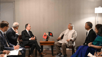 প্রধান উপদেষ্টা ড. মুহাম্মদ ইউনূসের সঙ্গে আলবেনিয়ার রাষ্ট্রপতি বজরাম বেগাজের বৈঠক (ছবি: প্রেস উইং)