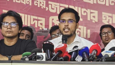 সংবাদ সম্মেলনে জাতীয় যুবশক্তির আহ্বায়ক অ্যাডভোকেট তারিকুল ইসলাম