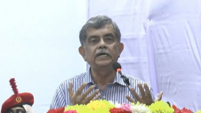 কথা বলছেন অধ্যাপক ড. সি আর আবরার