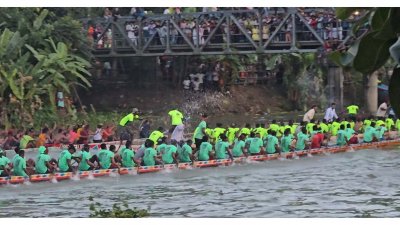 কুমার নদে ১২৫ বছরের ঐতিহ্যবাহী নৌকাবাইচ প্রতিযোগিতা
