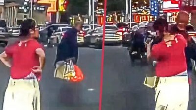 এক গাড়ি চালকের ড্যাশক্যামে ঘটনাটি ধরা পড়ে।