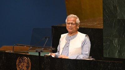 জাতিসংঘ সাধারণ পরিষদের ৮০তম অধিবেশনে ভাষণ দিয়েছেন প্রধান উপদেষ্টা অধ্যাপক মুহাম্মদ ইউনূস (ছবি: প্রধান উপদেষ্টার প্রেস উইং)