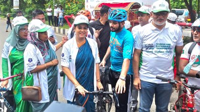রাজধানীর আগারগাঁওয়ে আয়োজিত বর্ণাঢ্য সাইকেল র‍্যালিতে সৈয়দা রিজওয়ানা হাসান/বাংলা ট্রিবিউন