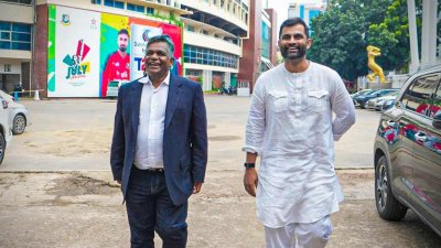 আমিনুল ইসলাম বুলবুল ও তামিম ইকবাল।
