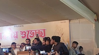 ঢাকেশ্বরী মন্দিরে সনাতন ধর্মাবলম্বীদের সঙ্গে শুভেচ্ছা বিনিময় অনুষ্ঠানে বক্তব্য রাখছেন নাহিদ ইসলাম