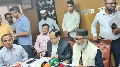 ধর্ম উপদেষ্টা ড. আ ফ ম খালিদ হোসেন ২০২৬ সালের জন্য হজ প্যাকেজ ঘোষণা করেন