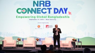 বিএনপি মহাসচিব মির্জা ফখরুল ইসলাম আলমগীর শনিবার ম্যানহাটনের নিউইয়র্ক মেরিয়ট মার্কুইস এ অনুষ্ঠিত ‘এনআরবি কানেক্ট ডে: এমপাওয়ারিং গ্লোবাল বাংলাদেশিজ’ শীর্ষক অনুষ্ঠানে বক্তব্য দেন। ছবি: প্রধান উপদেষ্টার প্রেস উইং
