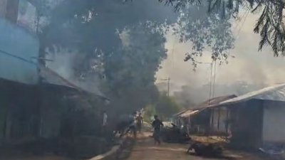 গুইমারা উপজেলার রামেসু বাজারে আগুন