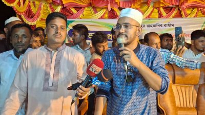 হাতিয়ার চানন্দী ইউনিয়নের সাইফুল মার্কেটে জাতীয় নাগরিক পার্টি আয়োজিত ঐক্য ও সংহতির সমাবেশে বক্তব্য রাখেন দলের জ্যেষ্ঠ যুগ্ম মুখ্য সমন্বয়ক আবদুল হান্নান মাসউদ